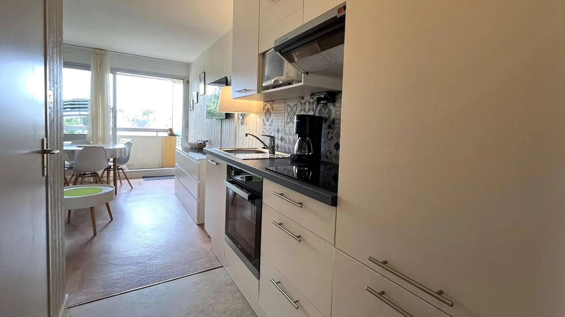 Studio Cosy A Benodet: Plage, Restos, Thalasso A Pied, Balcon Et Parking Prive - Fr-1-481-135 0*,